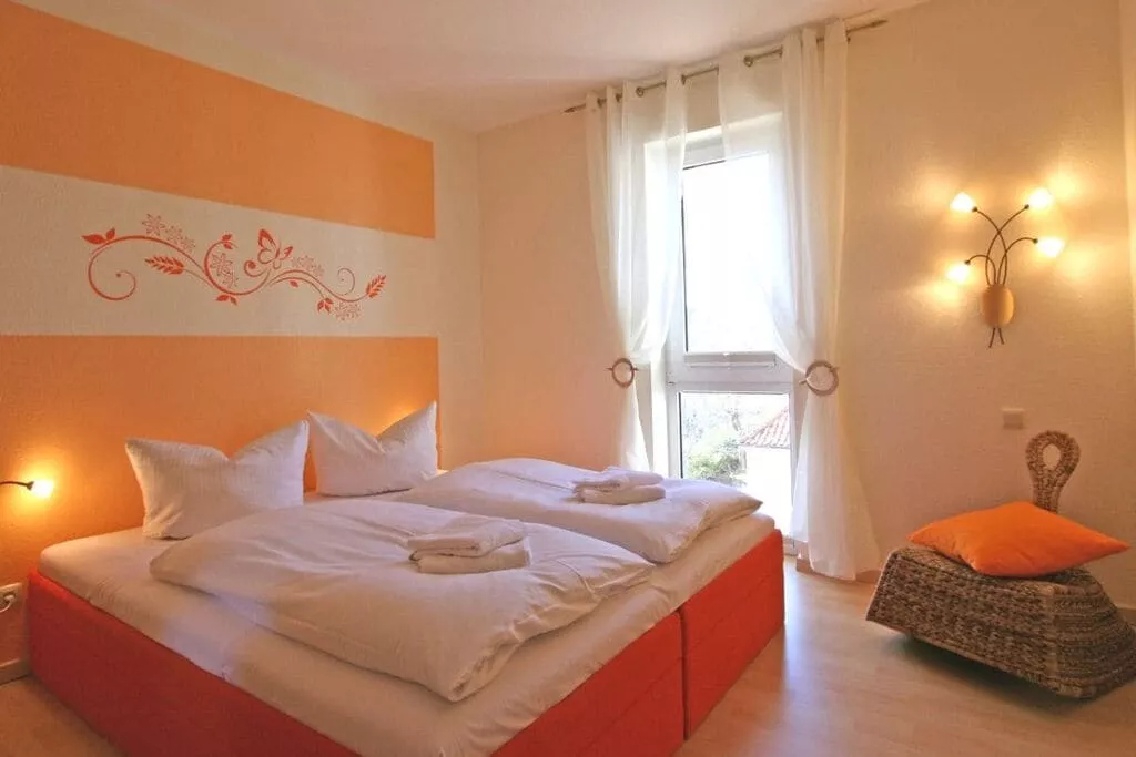 143389-Bedroom