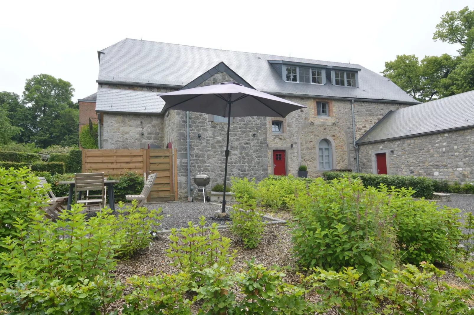 En Face du Château-Exterior summer