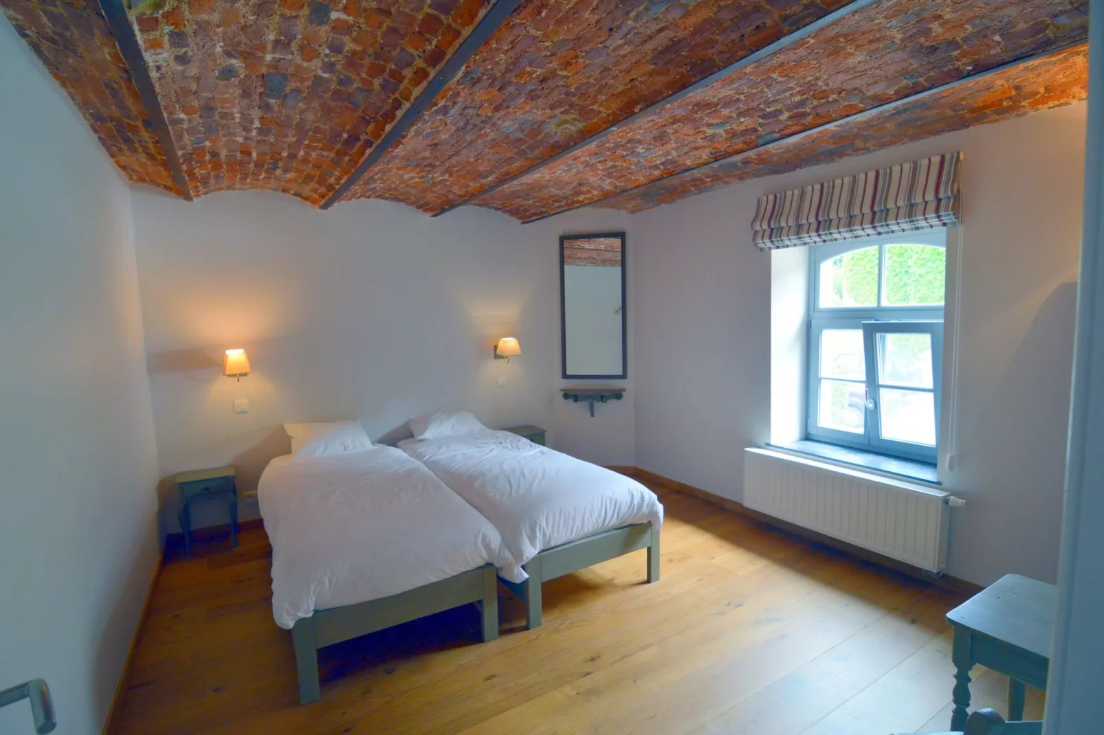 En Face du Château-Bedroom