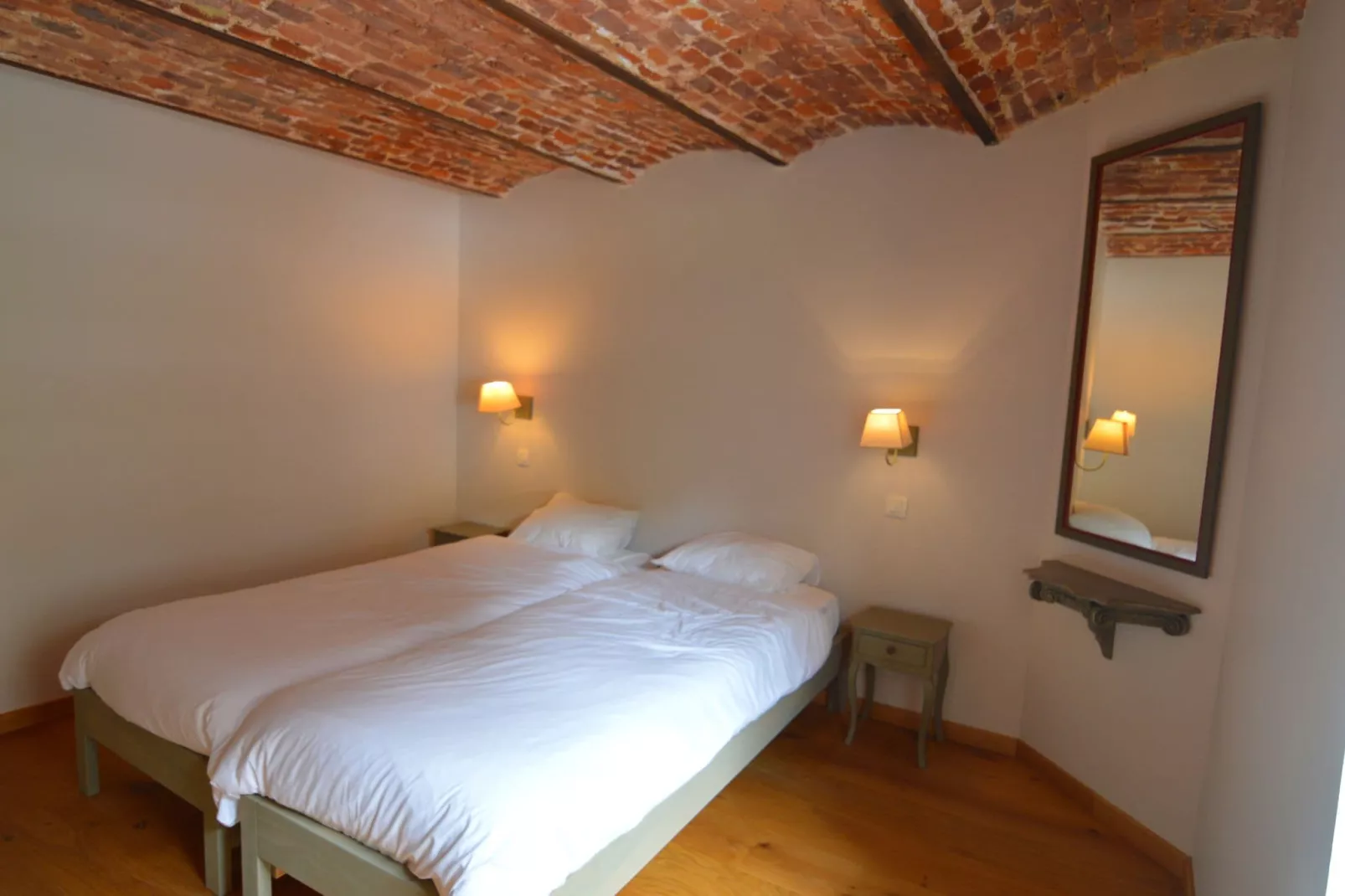 En Face du Château-Bedroom