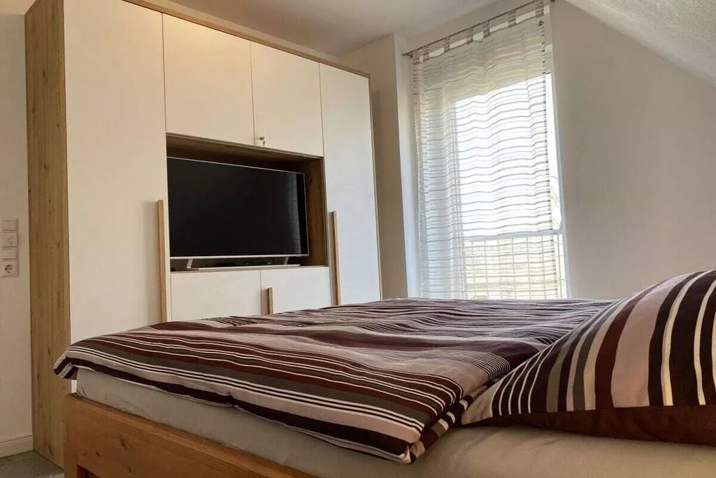 88674-Bedroom