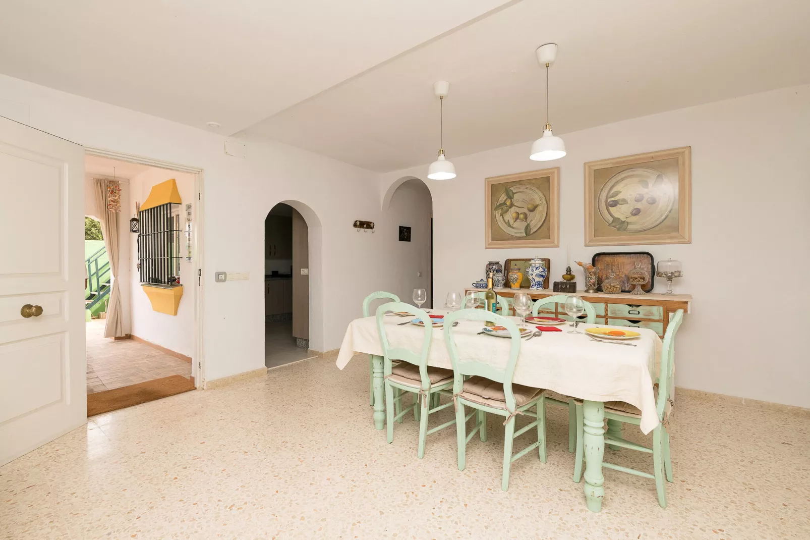 El Coto-Dining room