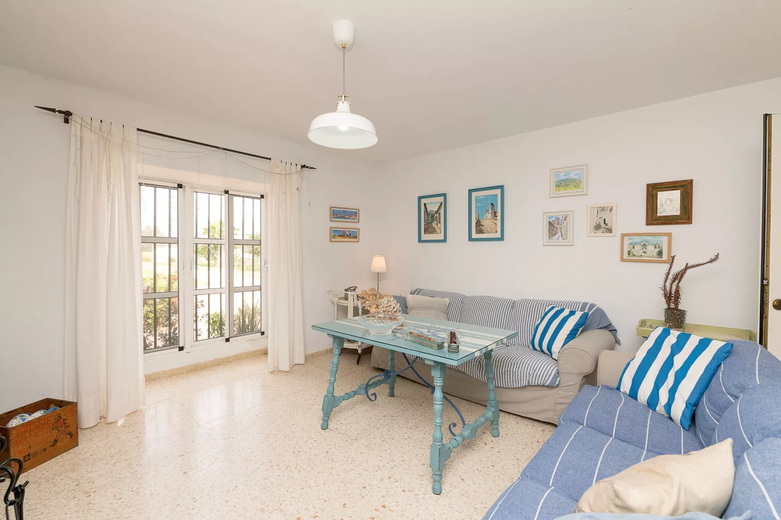 El Coto-Living room