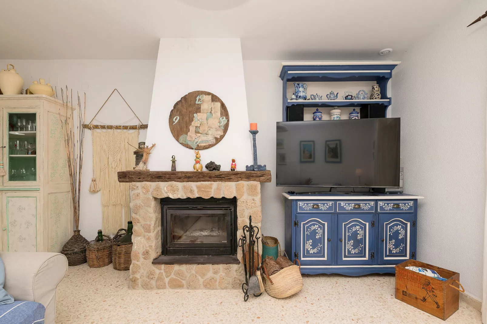 El Coto-Living room