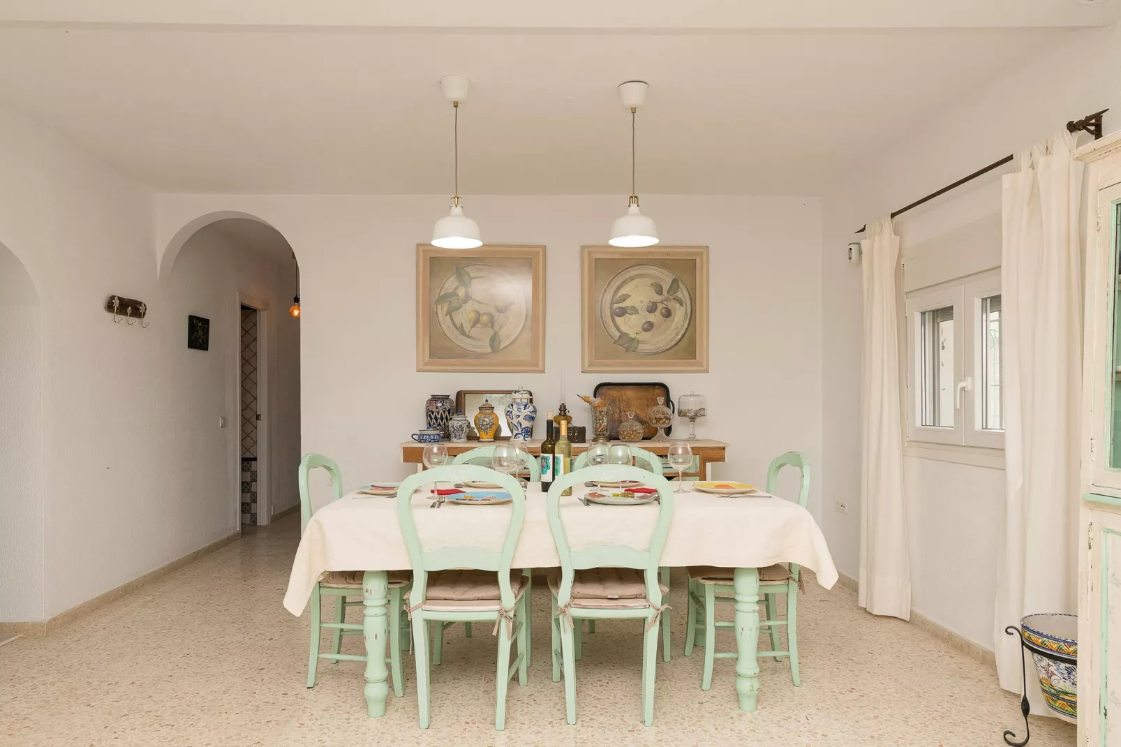 El Coto-Dining room