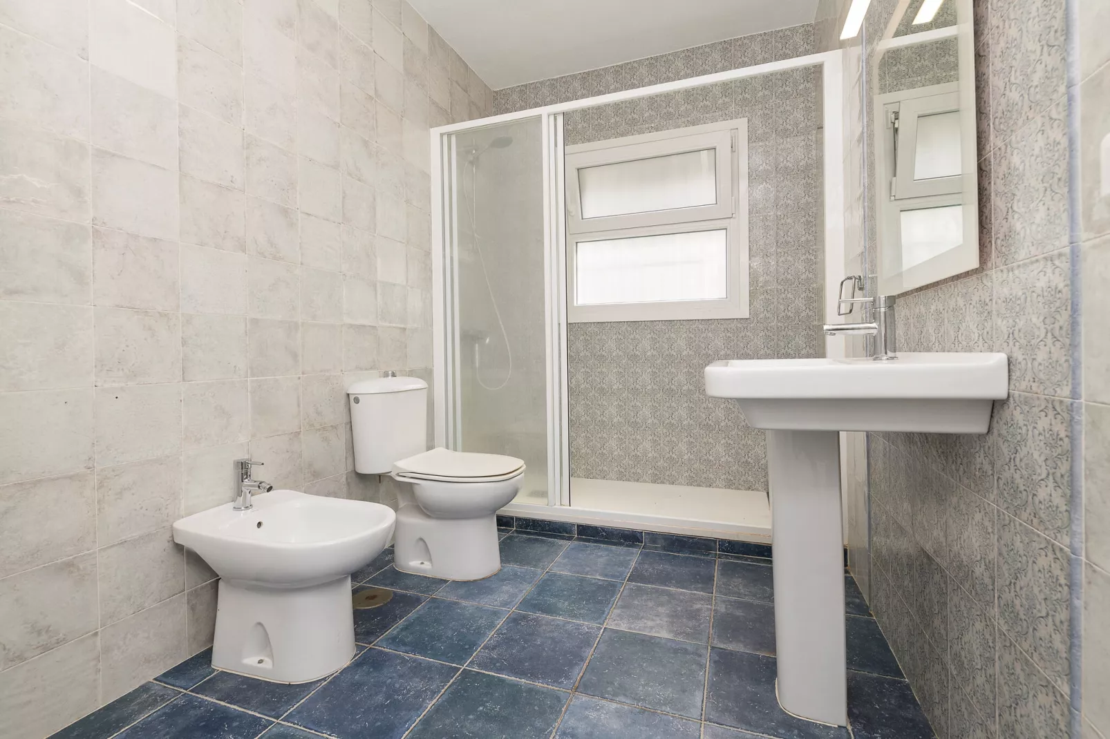 El Coto-Bathroom