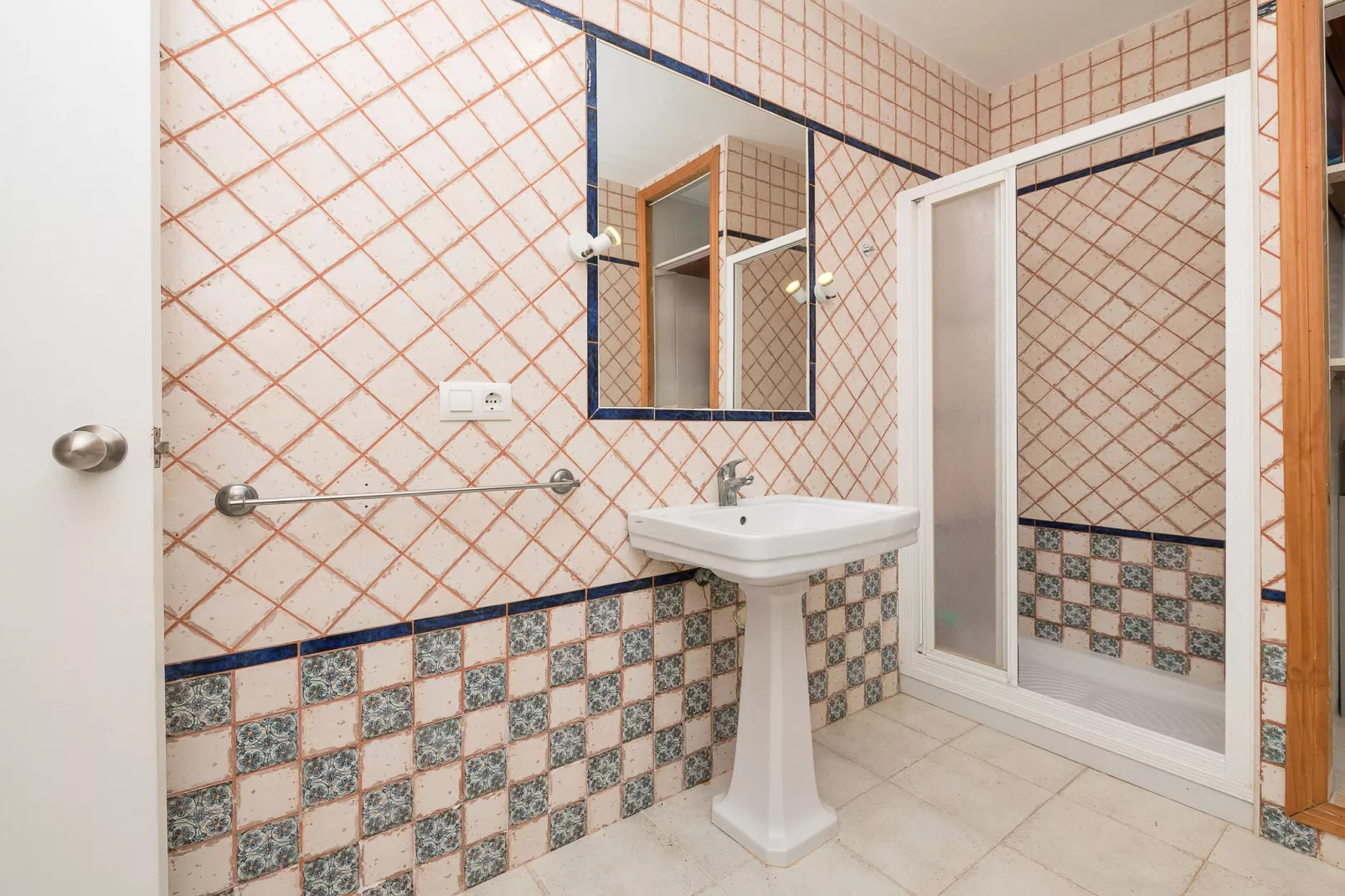 El Coto-Bathroom