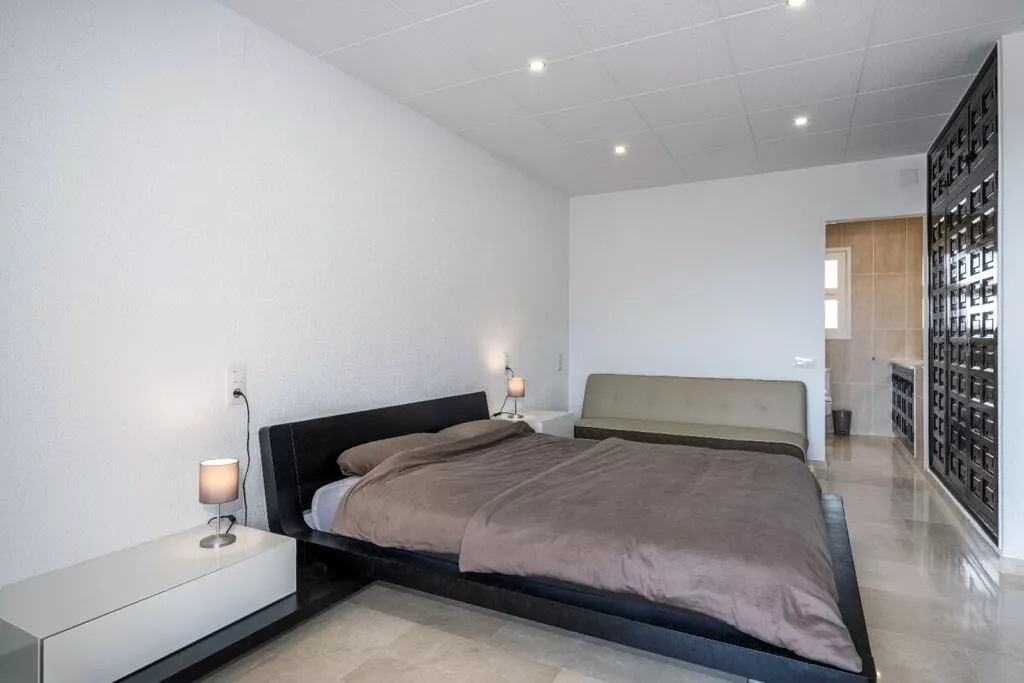 490165-Bedroom