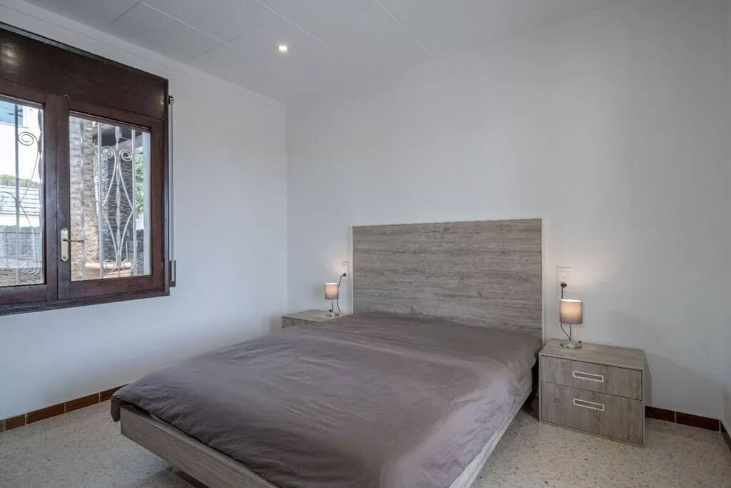 490165-Bedroom