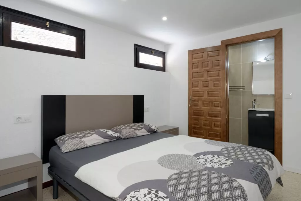 490165-Bedroom