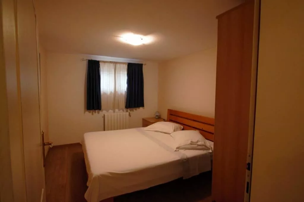80551-Bedroom