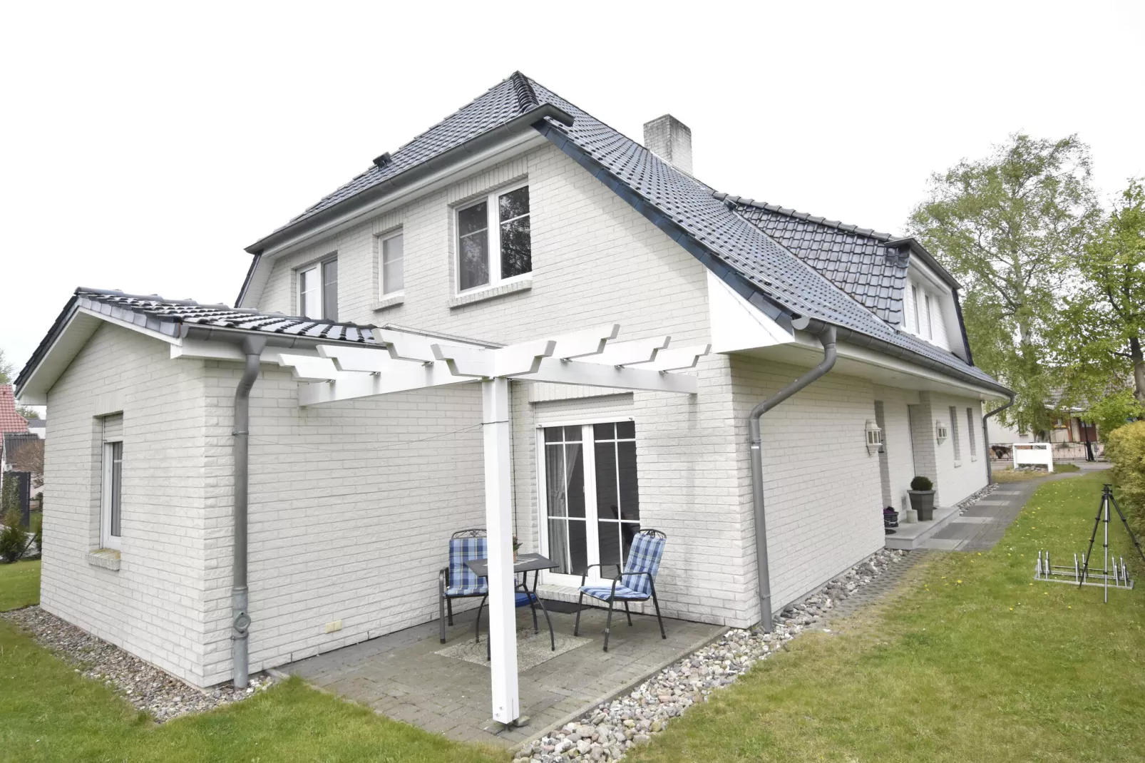 Die kleine Villa L-Exterior summer