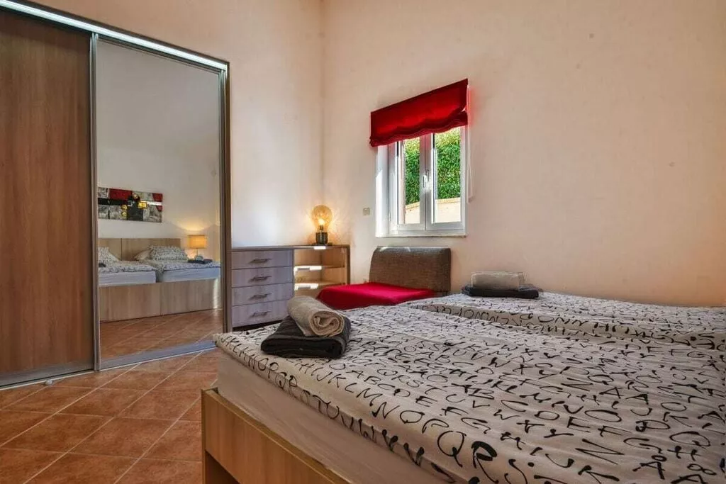 103912-Bedroom