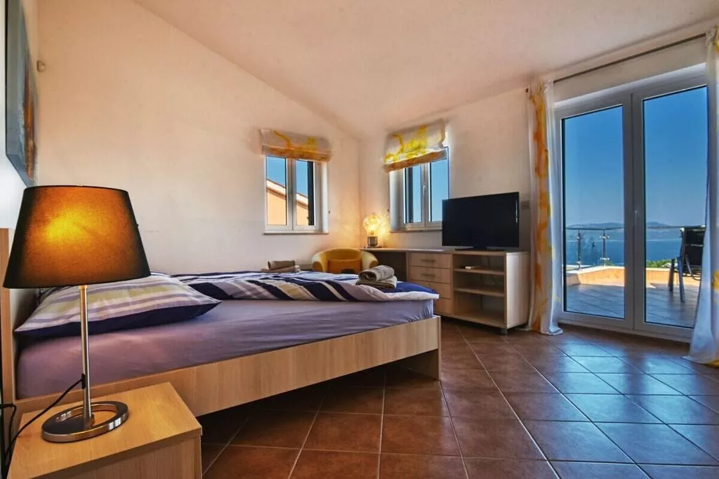 103912-Bedroom
