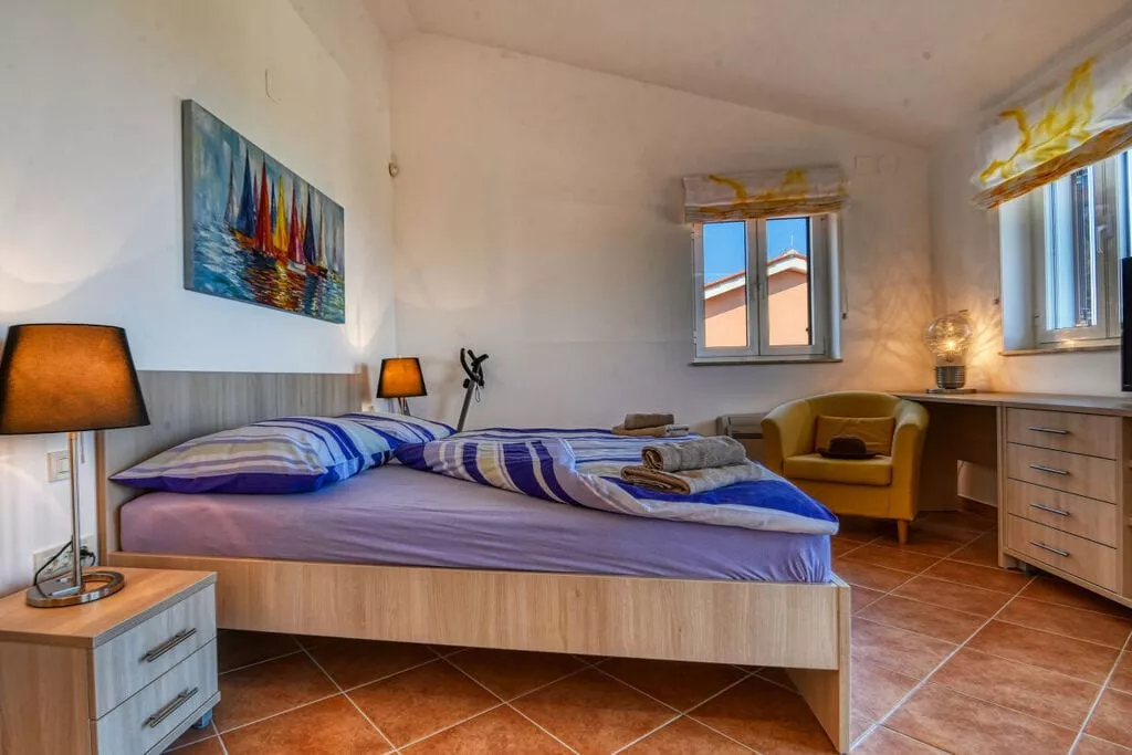 103912-Bedroom