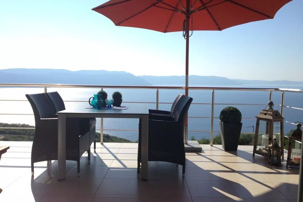 137666-Terrace balcony