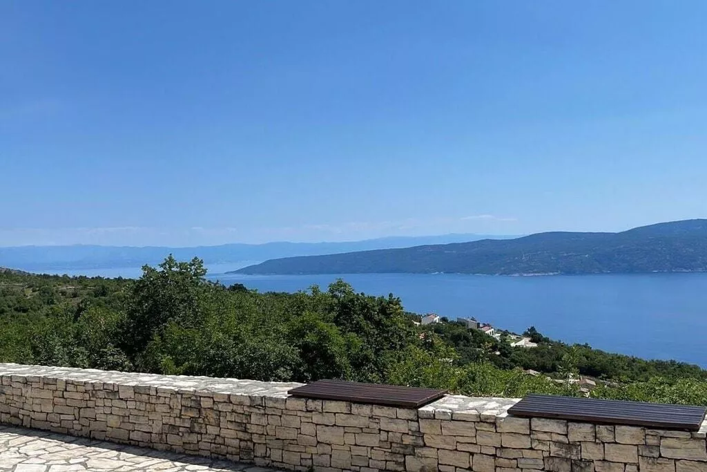 137666-View summer