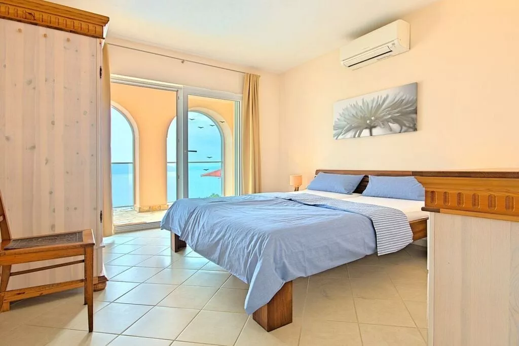 137666-Bedroom