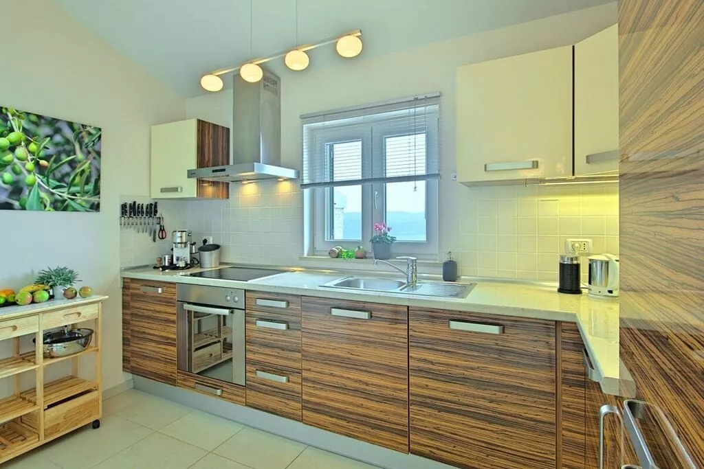 137666-Kitchen