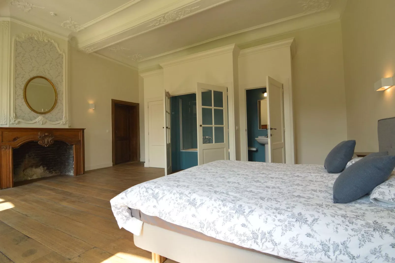 Chateau des Deux Etangs 36 pers-Bedroom