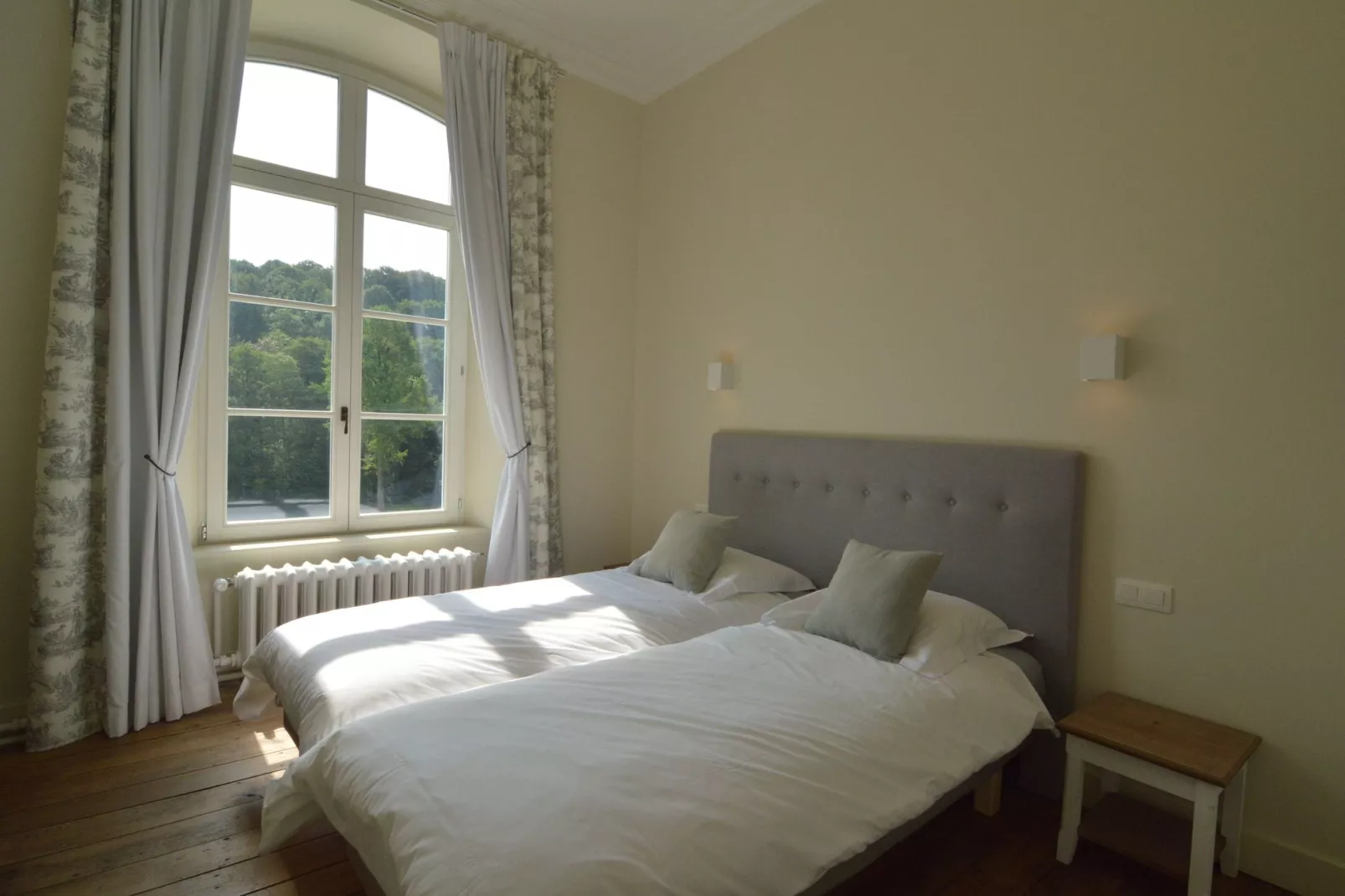 Chateau des Deux Etangs 36 pers-Bedroom