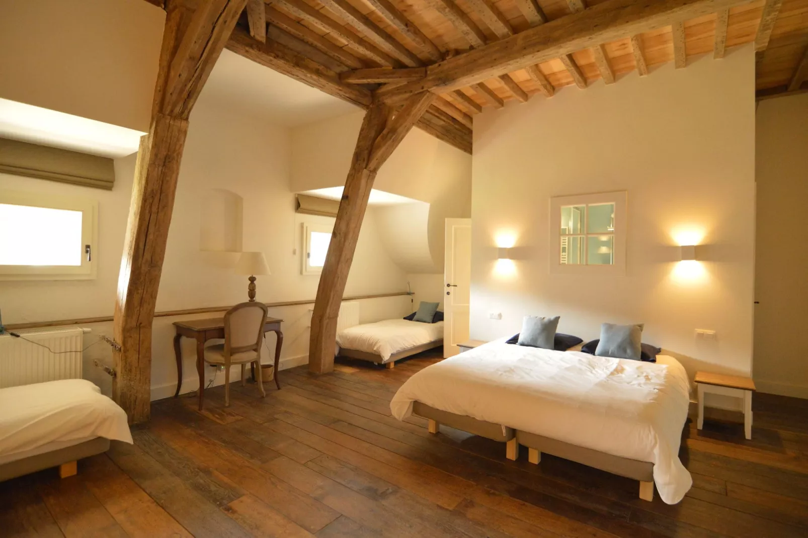 Chateau des Deux Etangs 36 pers-Bedroom