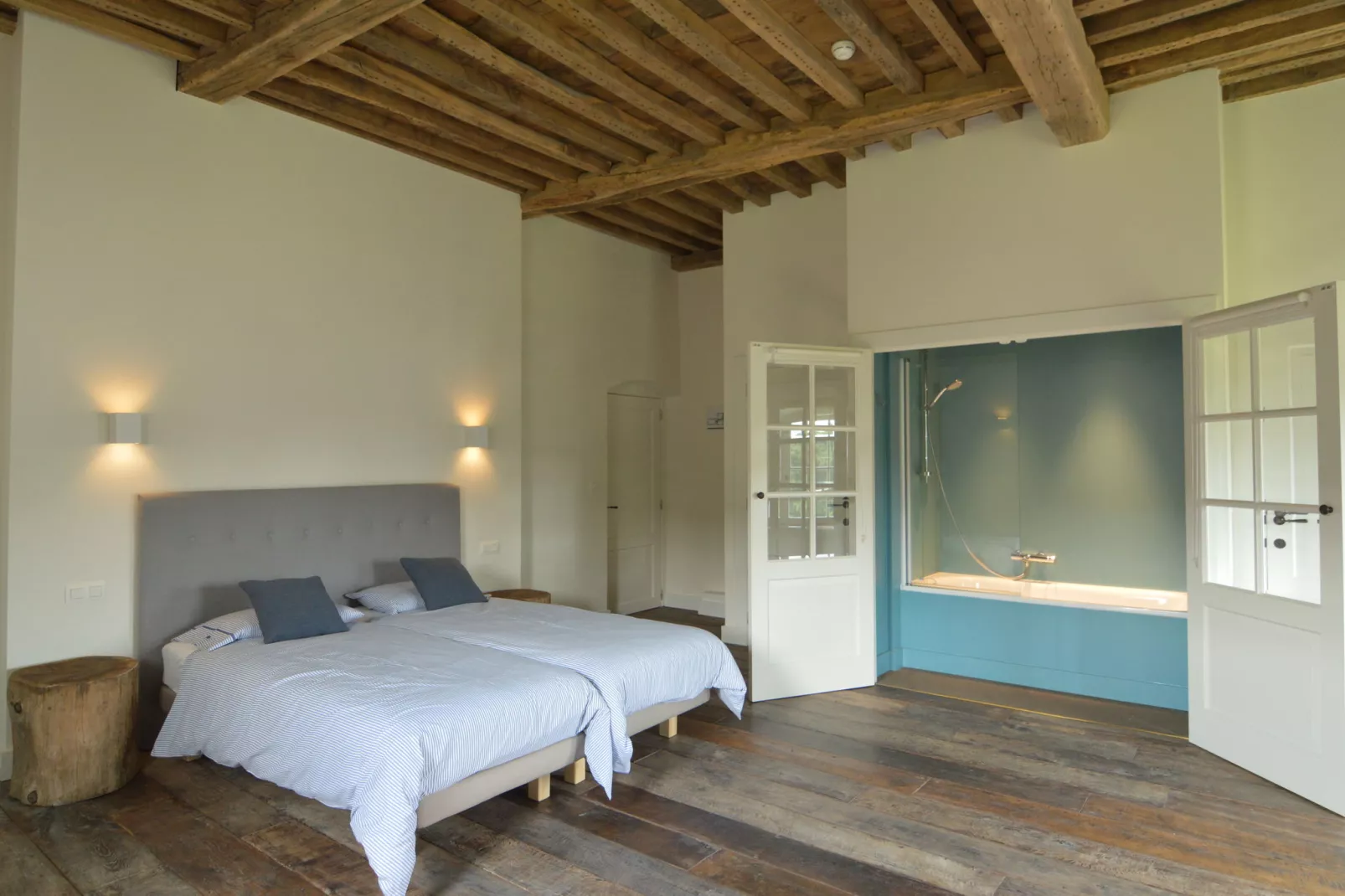 Chateau des Deux Etangs 36 pers-Bedroom