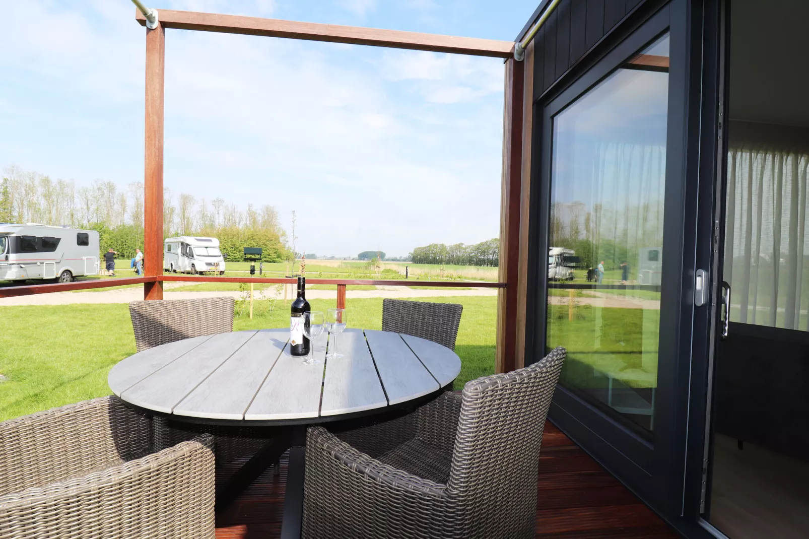 Huisje 'In de Tuin' A en B-Terrace balcony