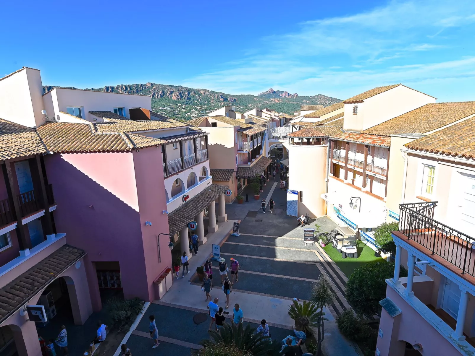 Le village C3 215-Draußen