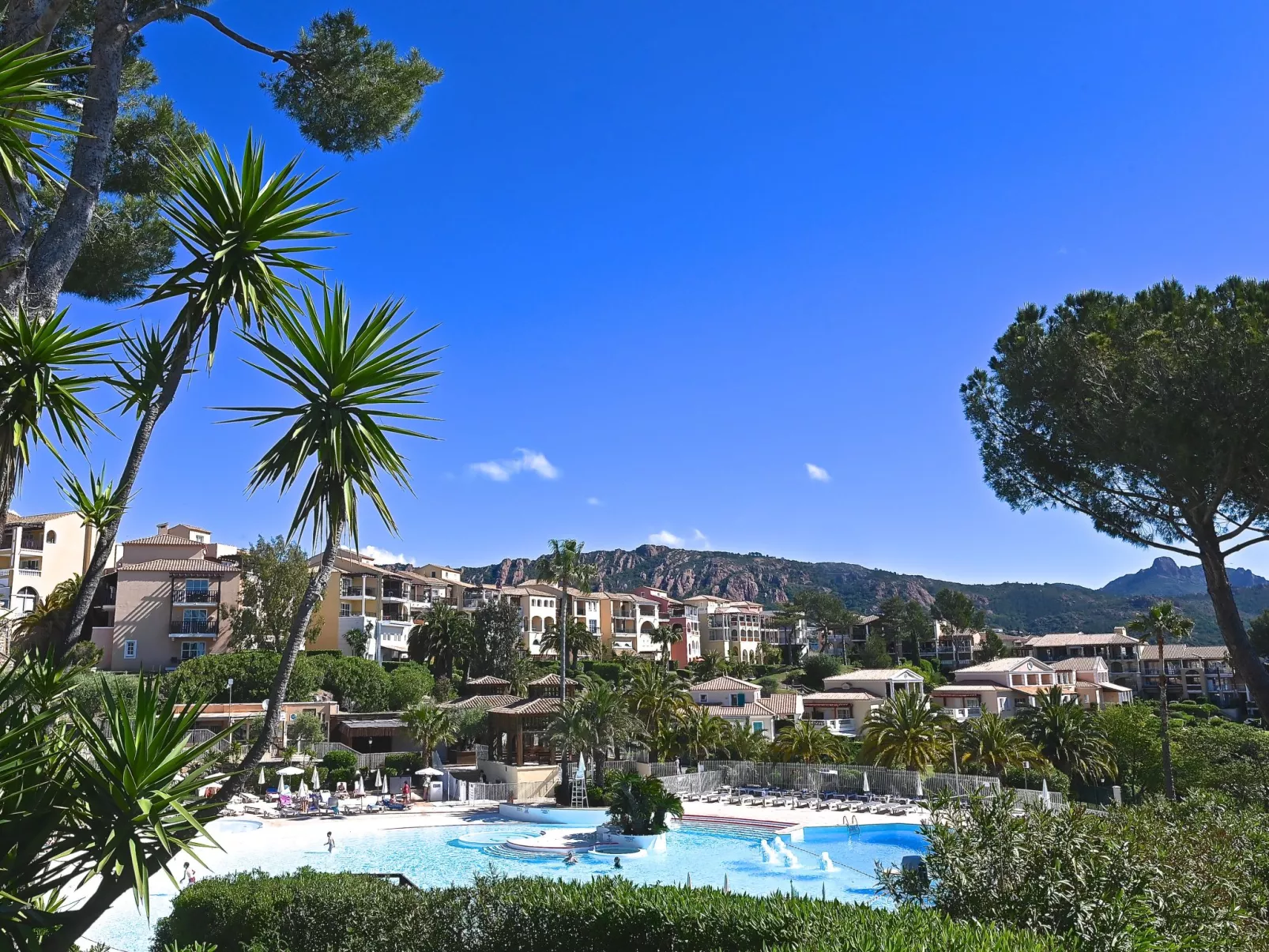 Le Village (B1 331)-Outside