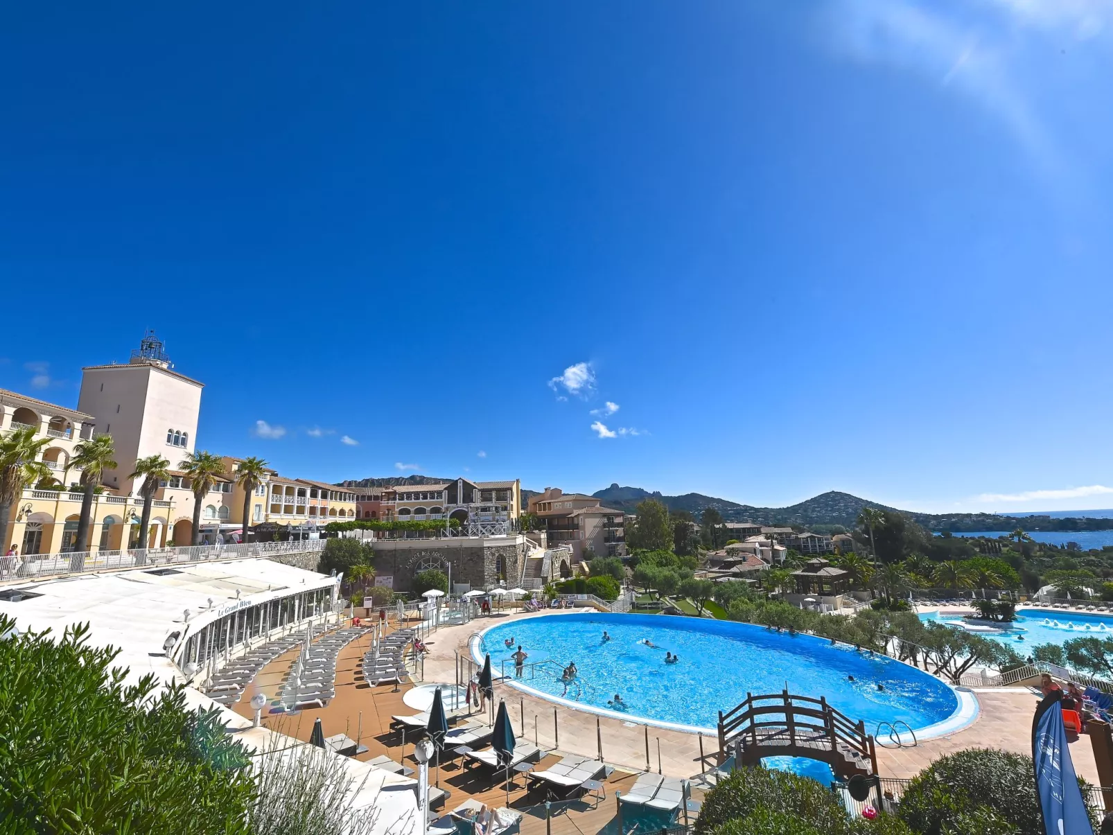 Le Belvédère (V2 013)-Dehors