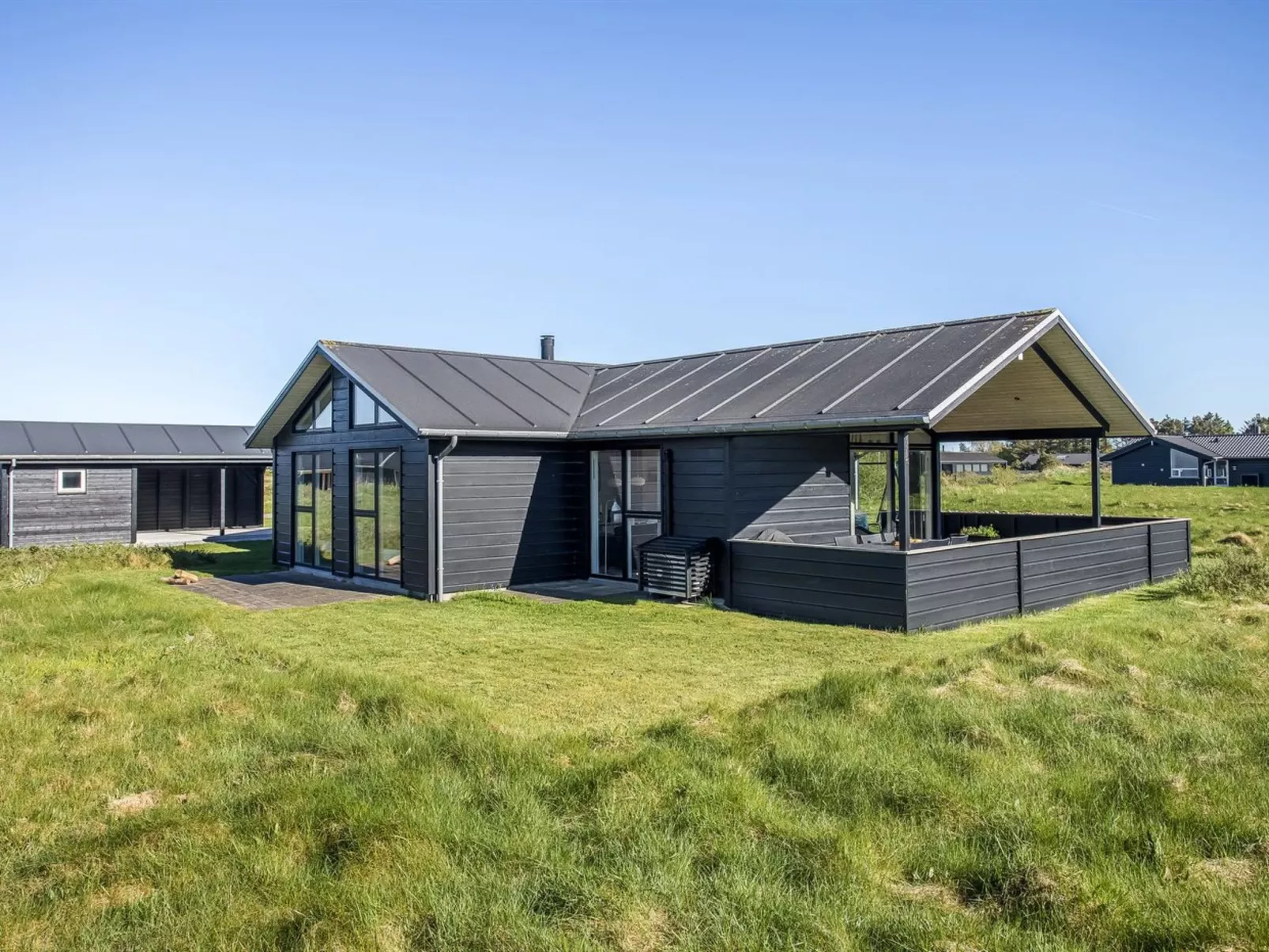 "Yaim" - 800m from the sea-Outside