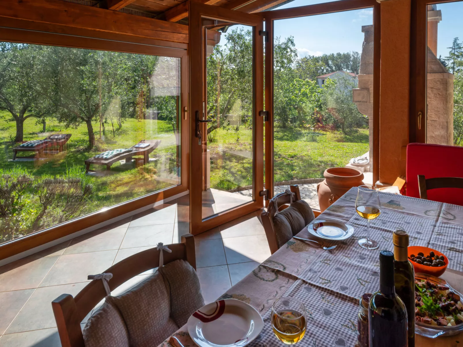 Little Tuscany for Two-Drinnen