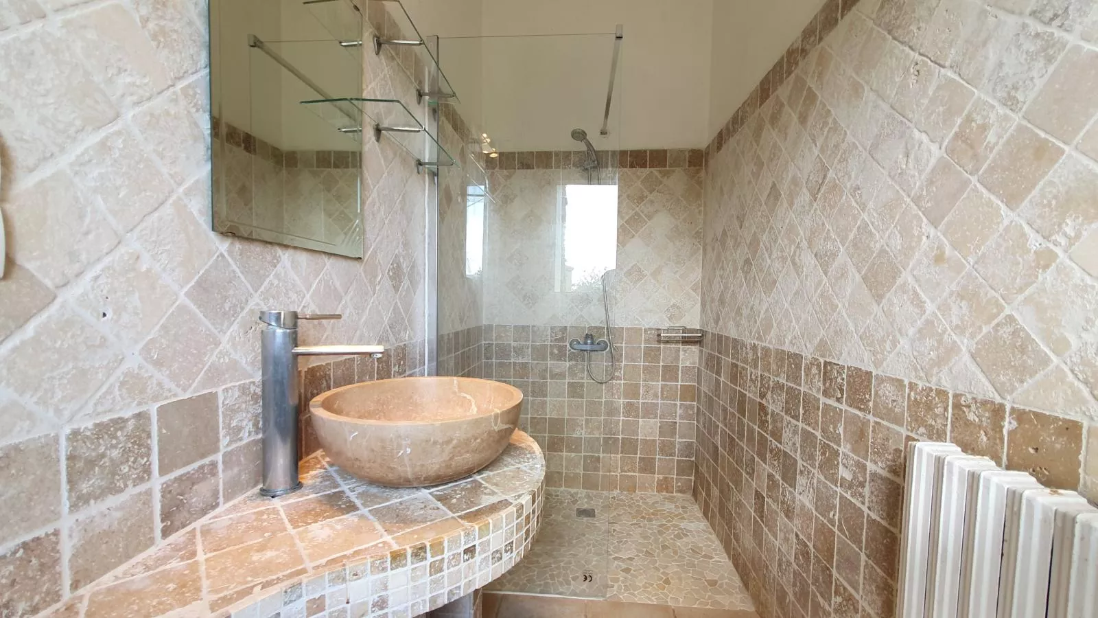 Louis-Bathroom