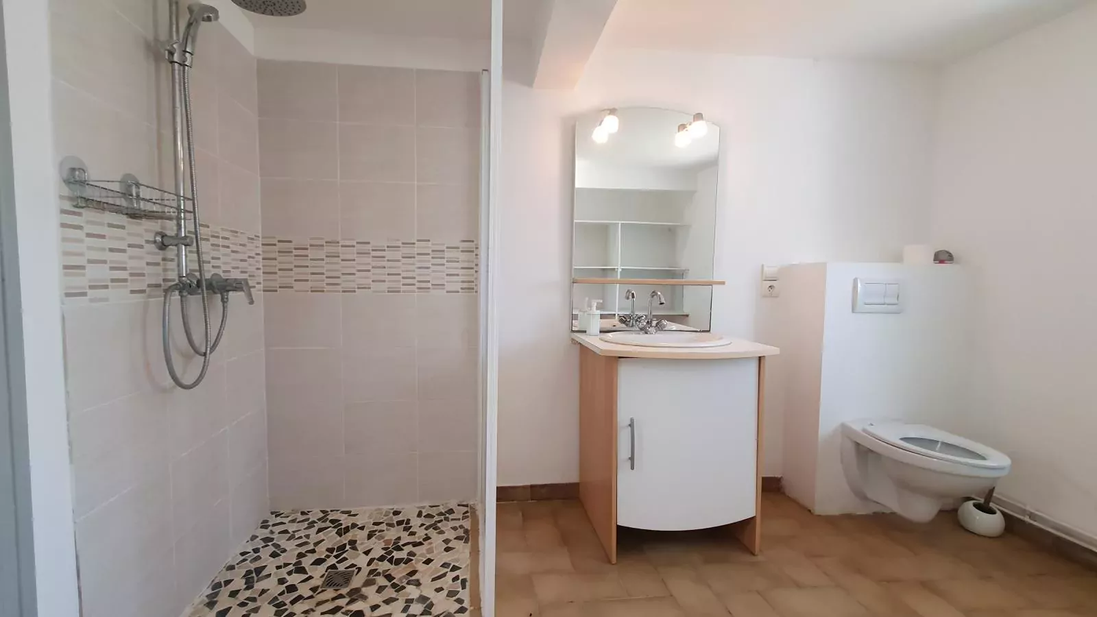 Louis-Bathroom