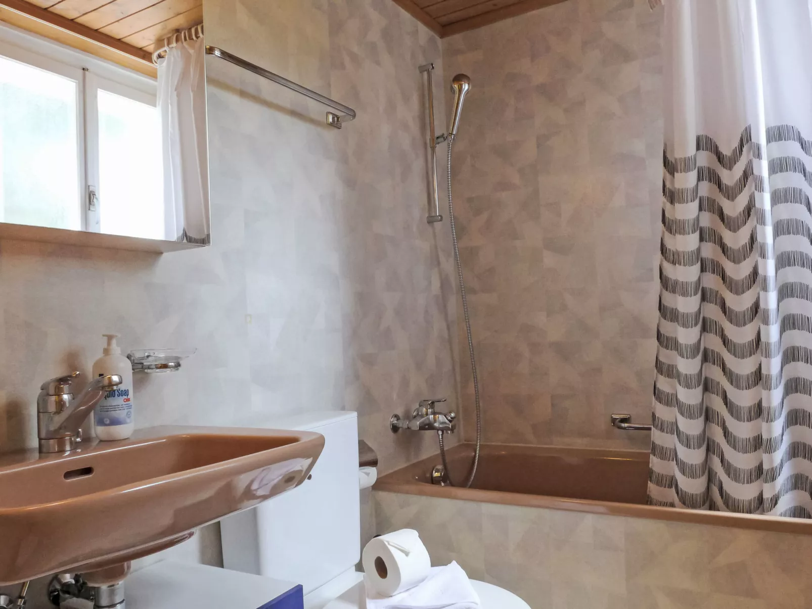 Bristol Apt.18-Inside