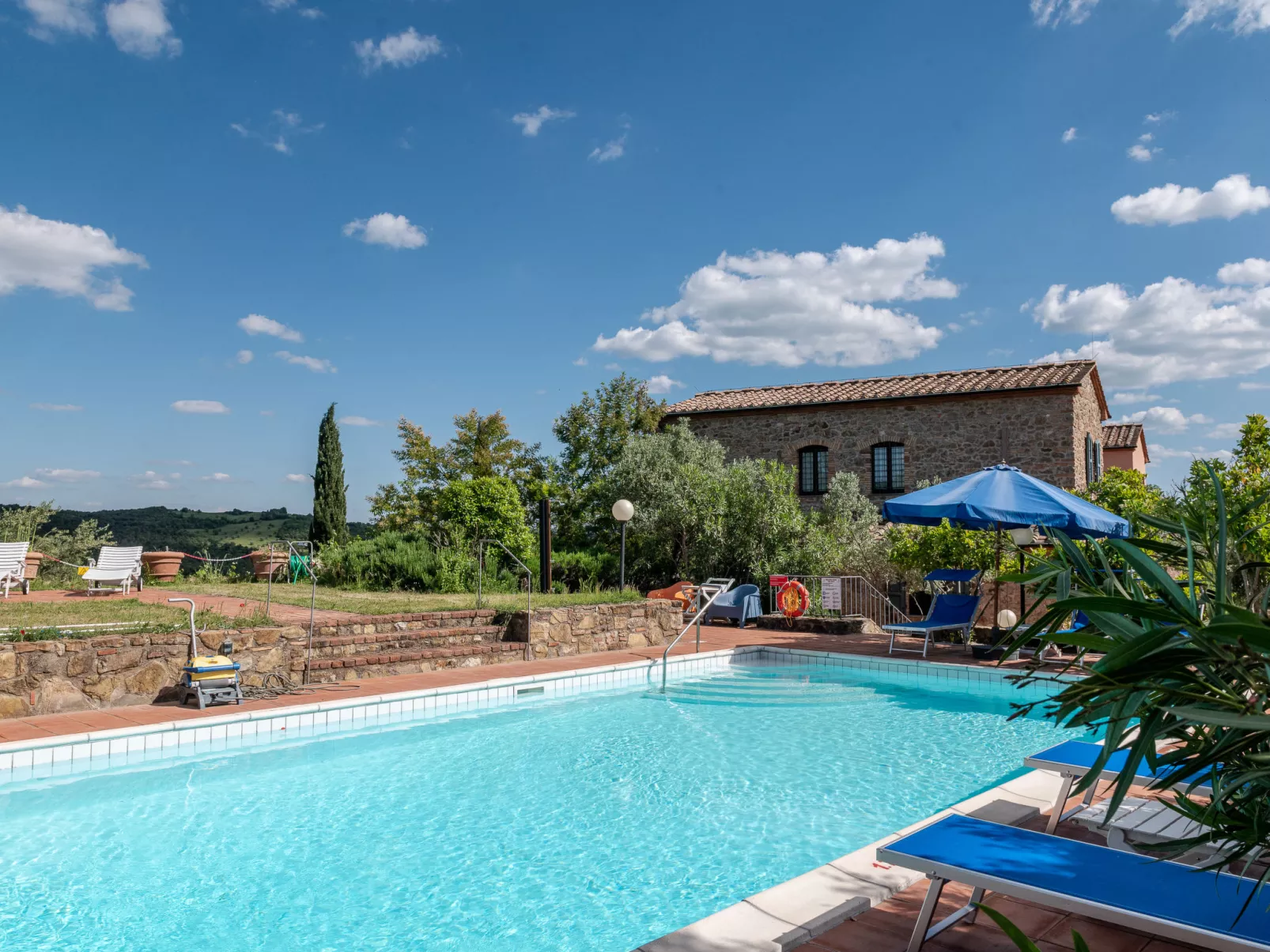 Villa Marsiliana-Outside