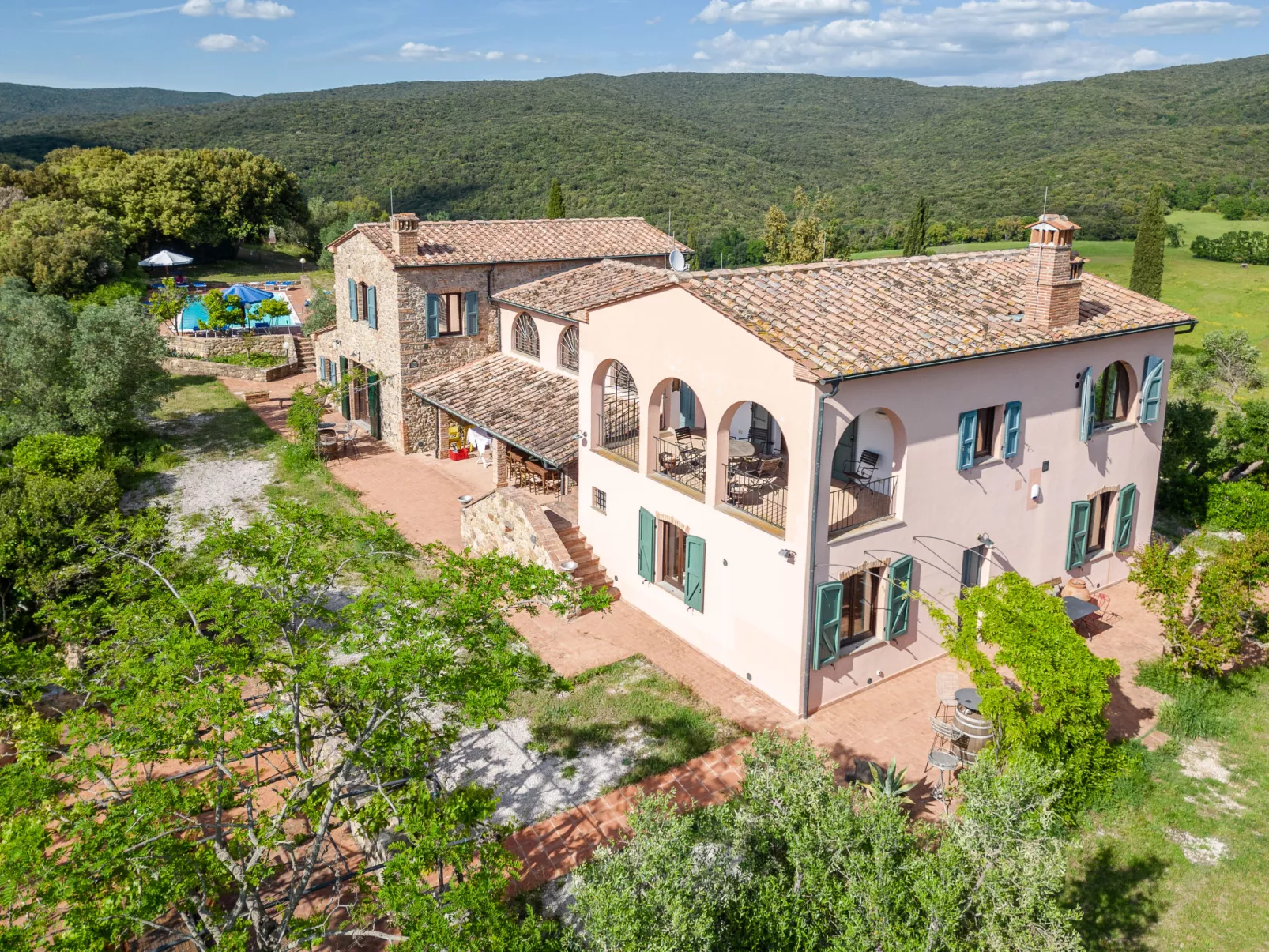 Villa Marsiliana-Outside