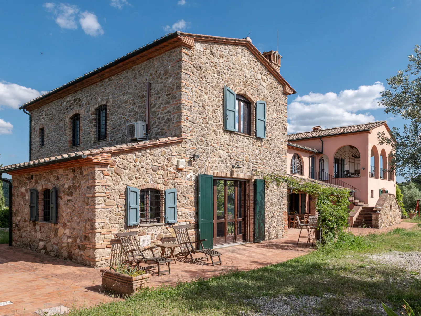 Villa Marsiliana-Outside