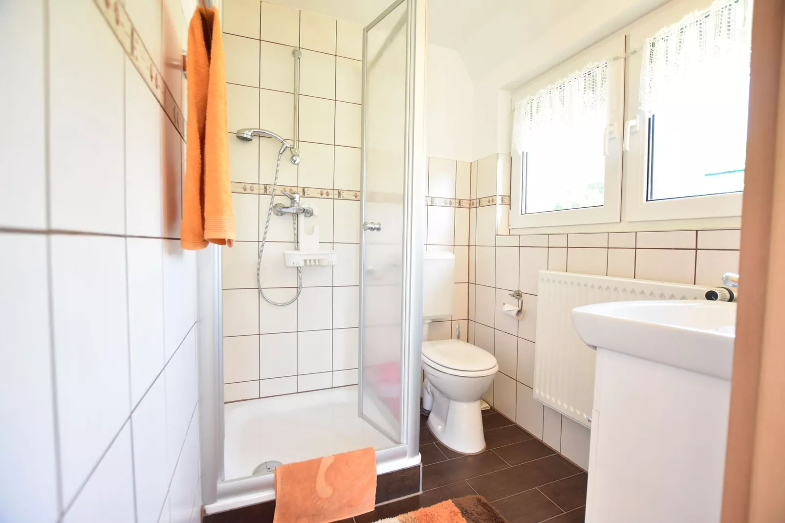Lerchenzimmer im Reetdachhaus-Bathroom