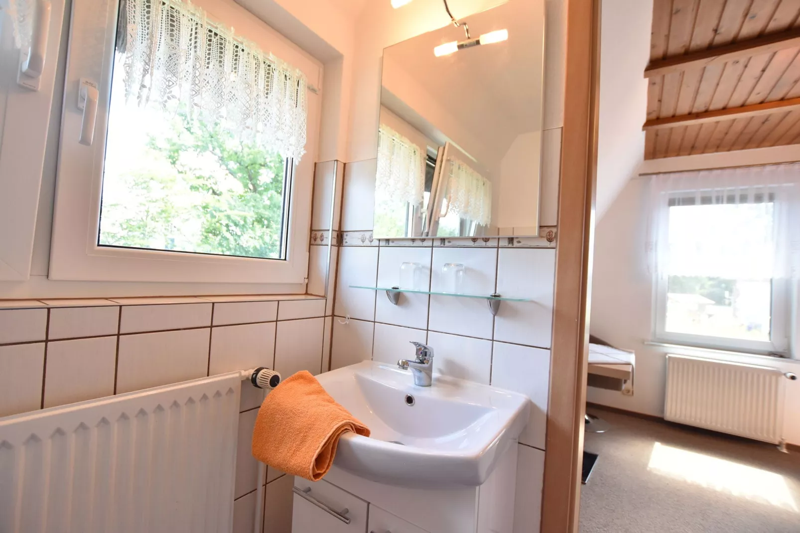 Lerchenzimmer im Reetdachhaus-Bathroom