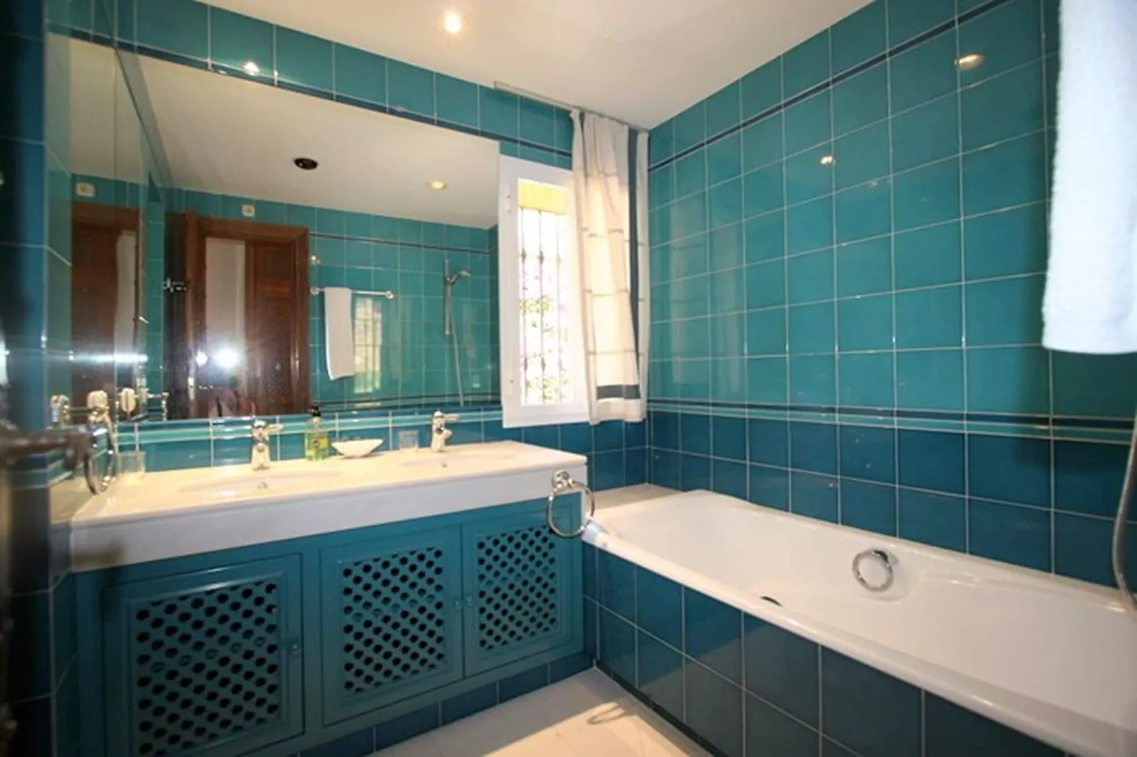 Casa Amarilla-Bathroom