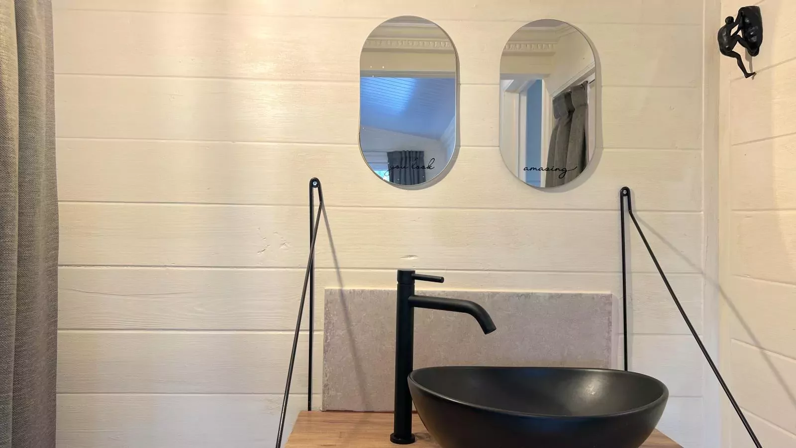 Charlies Chalet-Badezimmer