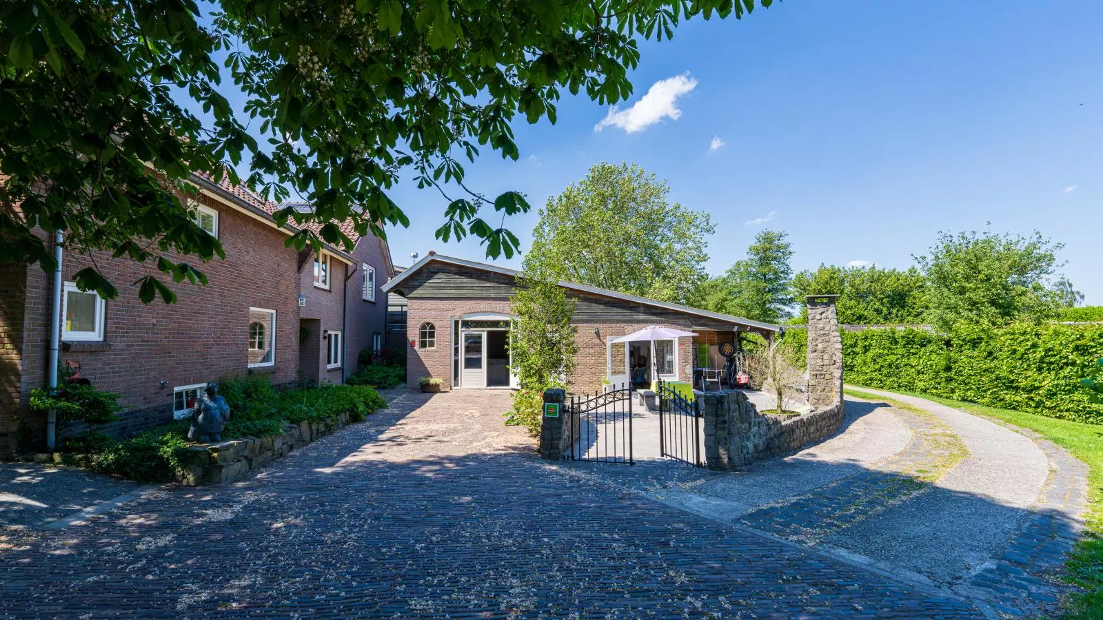 Het Grootenhuis-Exterior summer