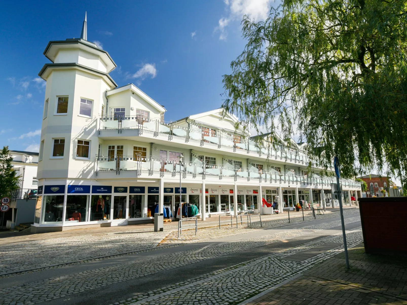 Luise von Preußen (App.101)-Outside