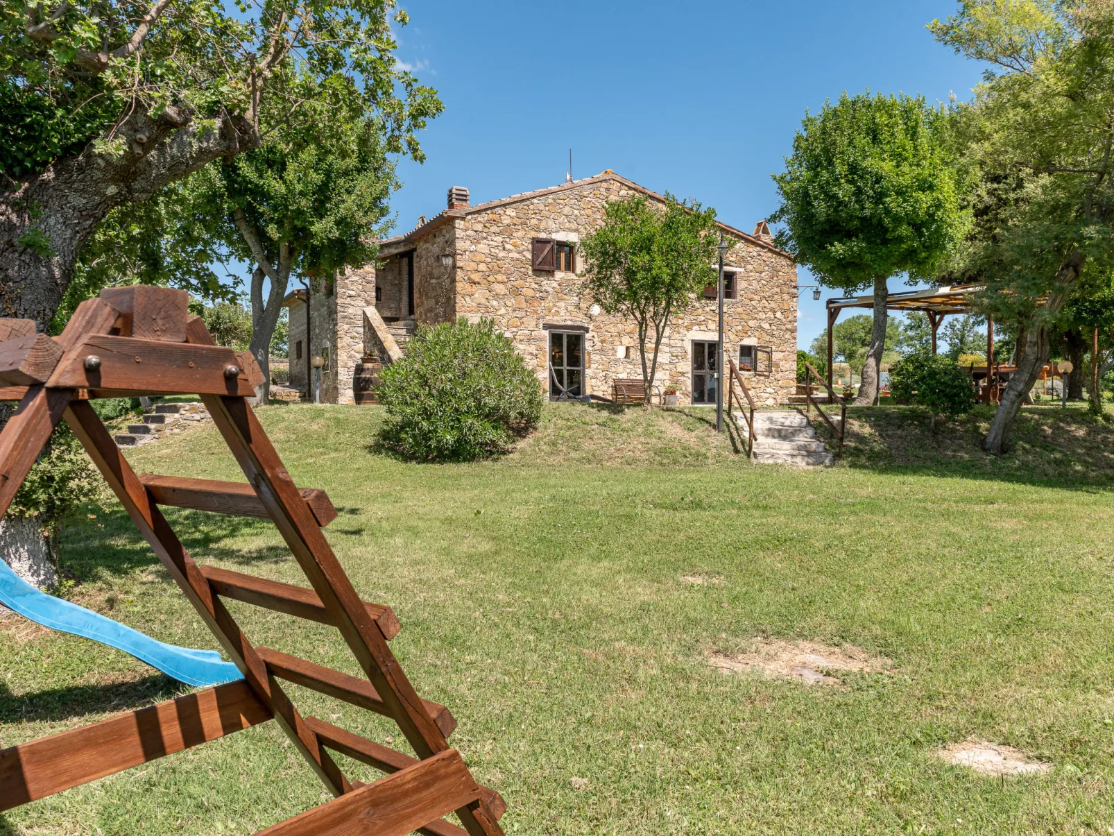 Montecavallo-Outside