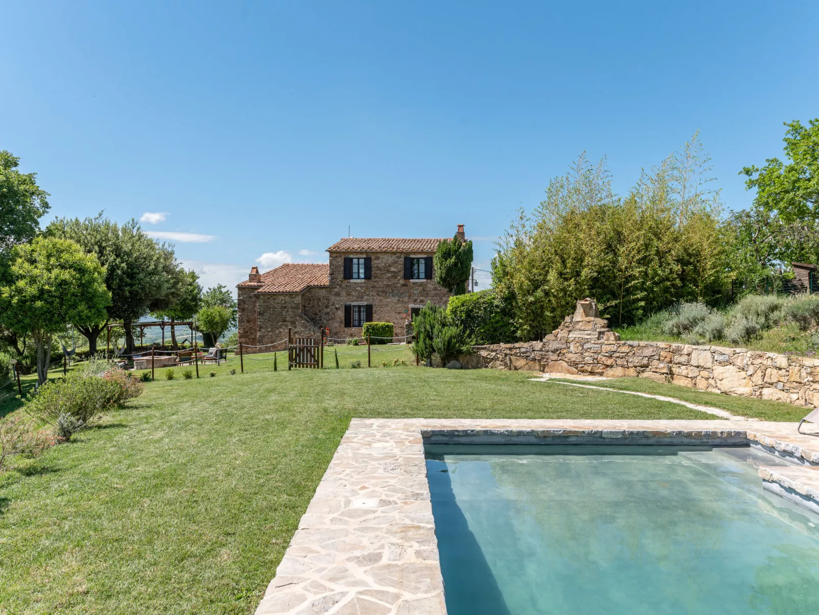 Montecavallo-Outside