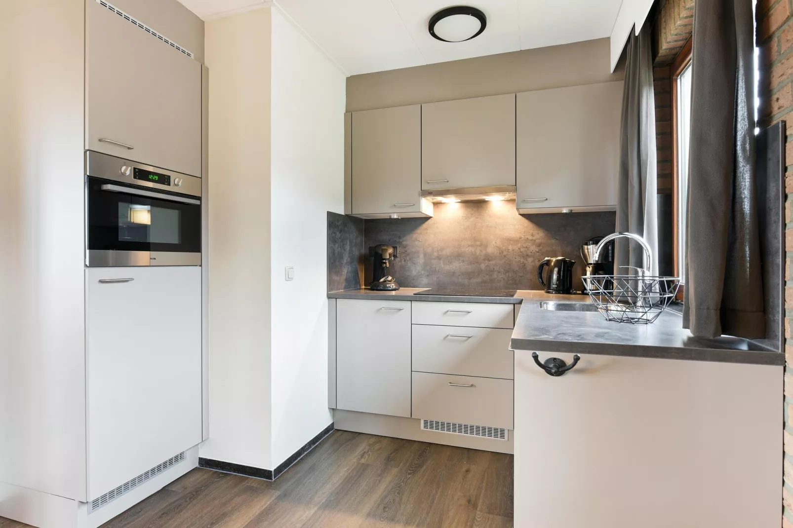 Vakantiepark Reevallis 1-Kitchen
