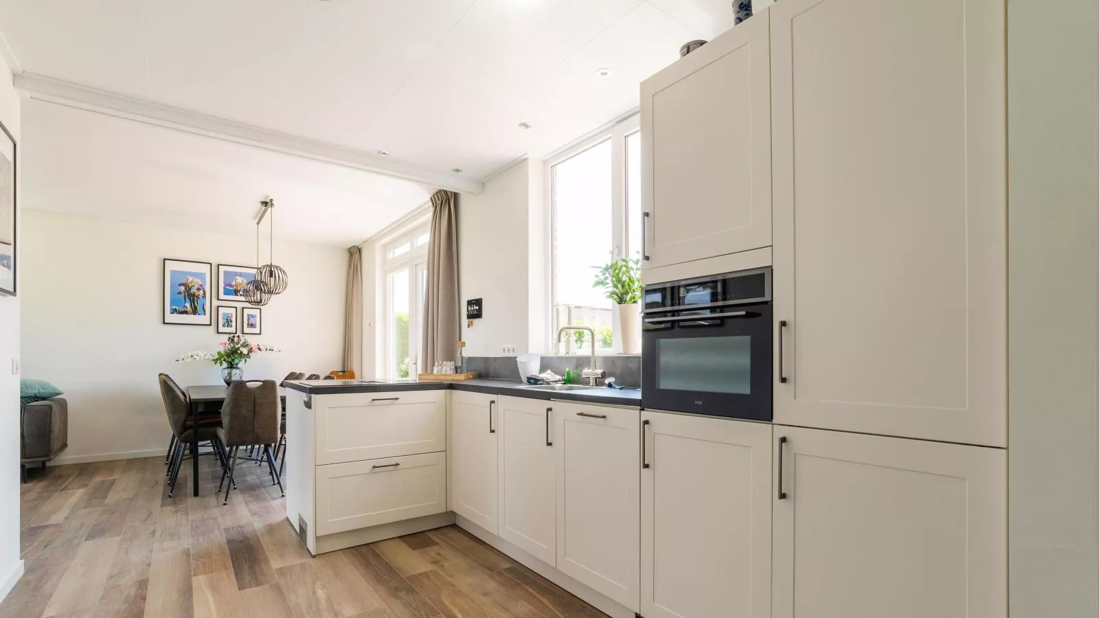 Bij de Buren-Kitchen