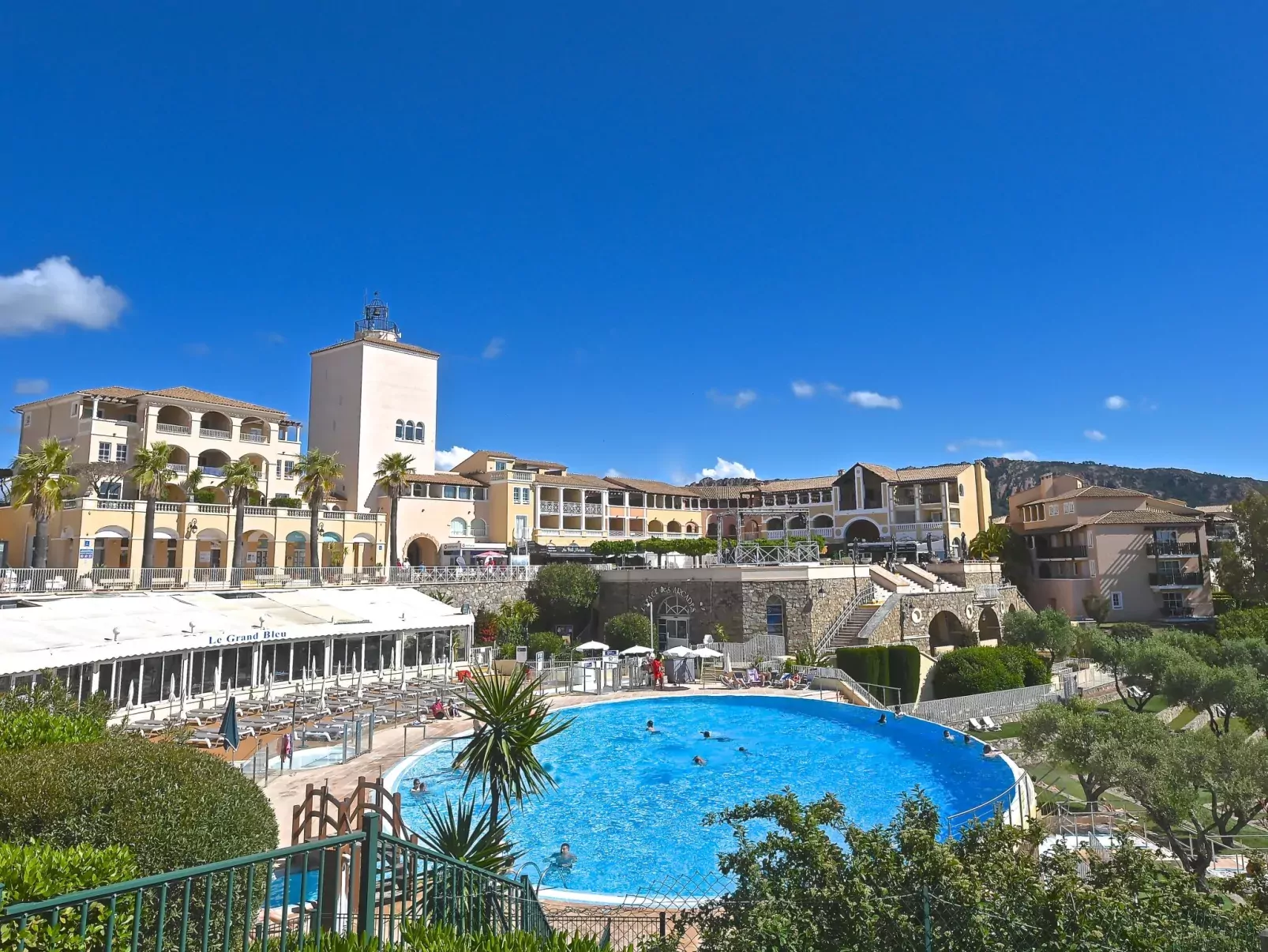 L'Esquinade (G1 103)-Draußen